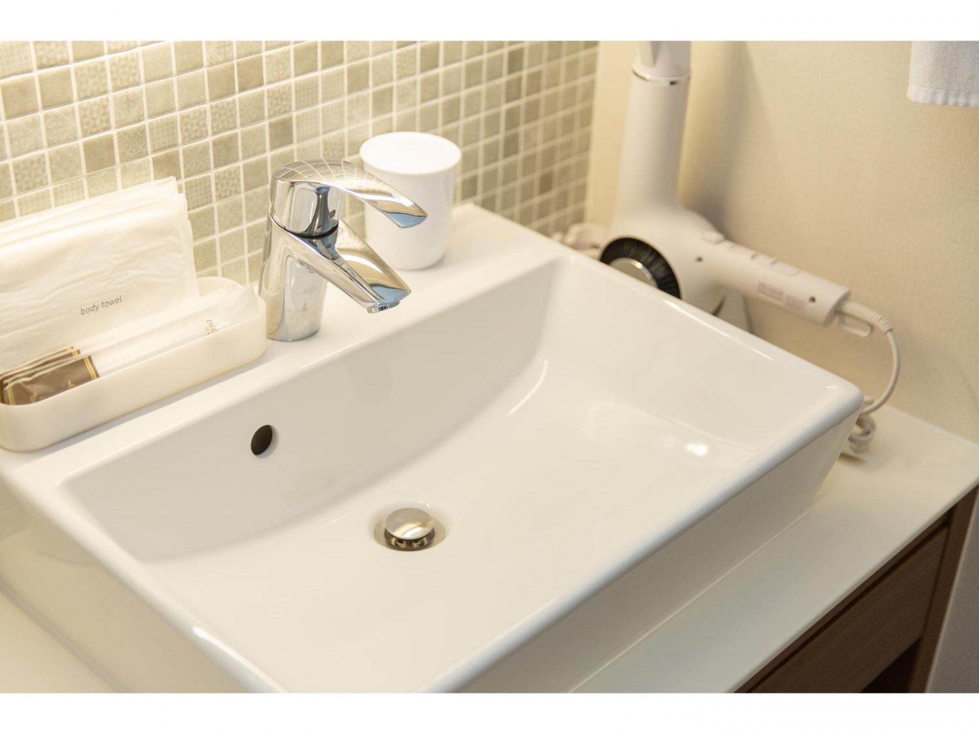 Grand Base Hiroshima Ekimae Aparthotel Екстериор снимка