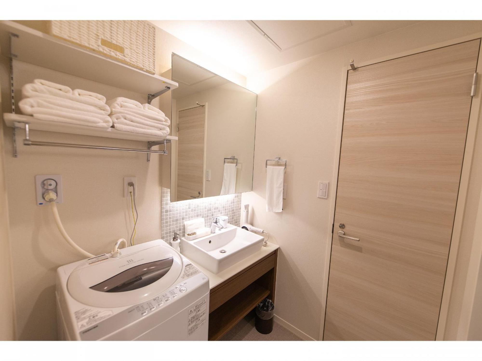 Grand Base Hiroshima Ekimae Aparthotel Екстериор снимка